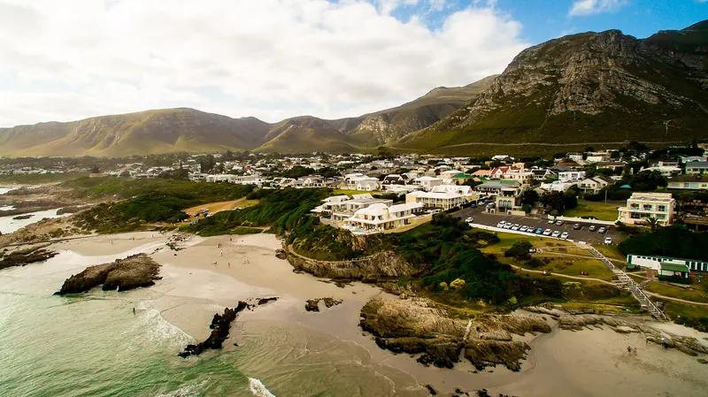 Voëlklip Beach with its curved sands and mountains behind