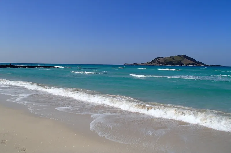 The pale sand and turquoise water of Hyeopjae Beach on Jeju