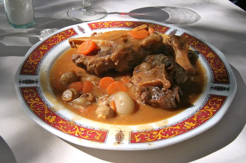 Rabo de toro — oxtail braised in red wine