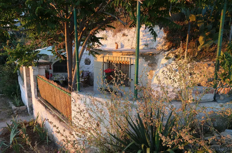 A whitewashed cave house on the Sacromonte hillside