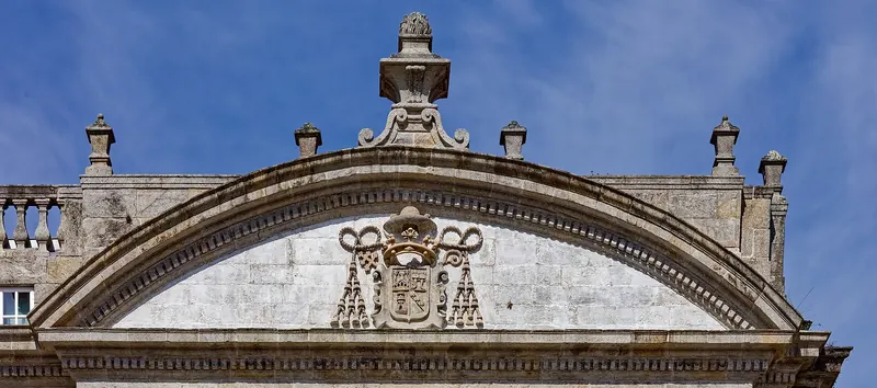 The Pazo de Raxoi facing the cathedral across the Praza do Obradoiro