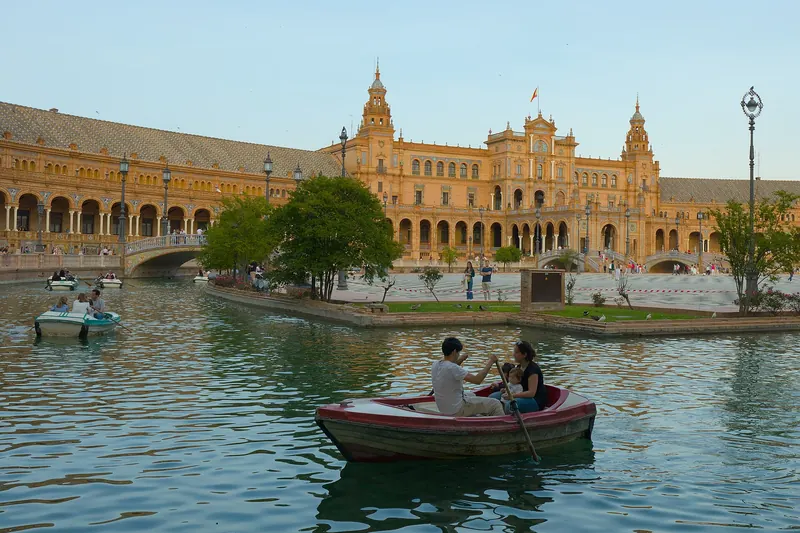 The tiled semicircle and canal of the Plaza de España