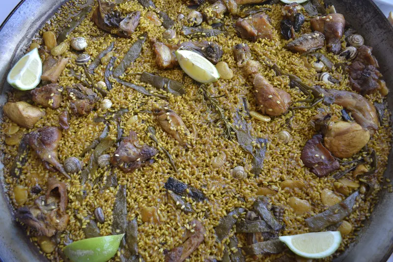Paella valenciana with chicken, rabbit and flat beans