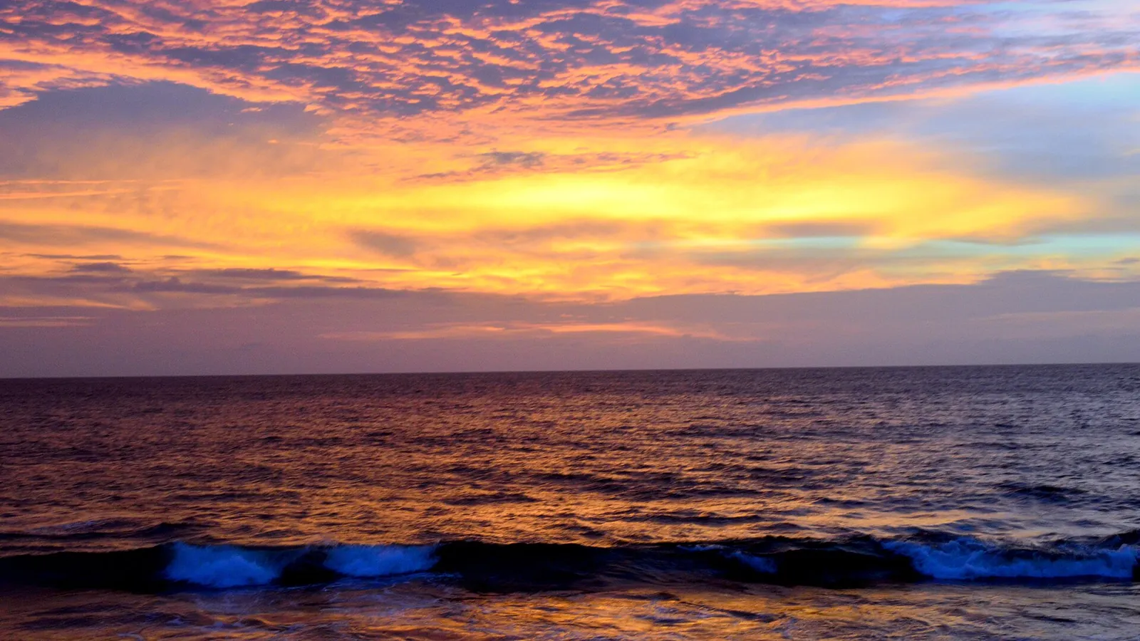 Sunset over the sea at Galle Face Green in Colombo