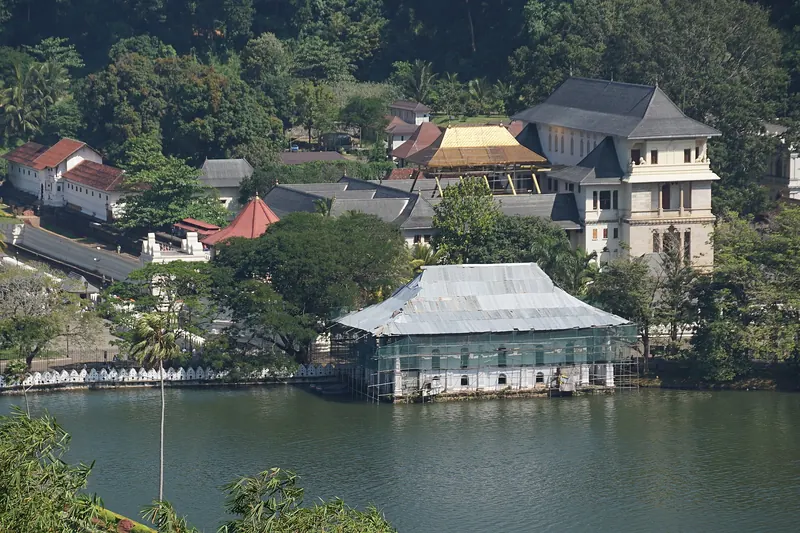 Kandy Lake with the white Temple of the Tooth beside it