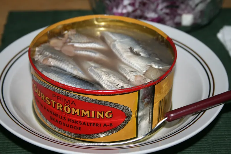 Serving surstromming
