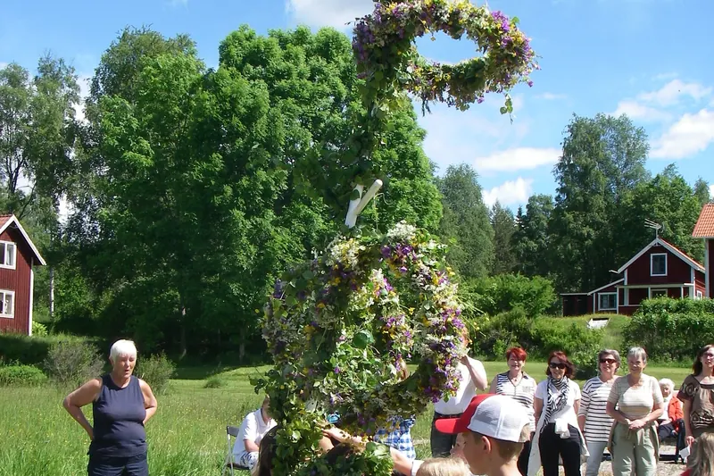 Raising the maypole at midsummer