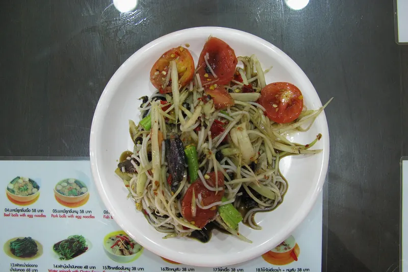 Som tam, spicy green papaya salad, with fresh chillies and beans