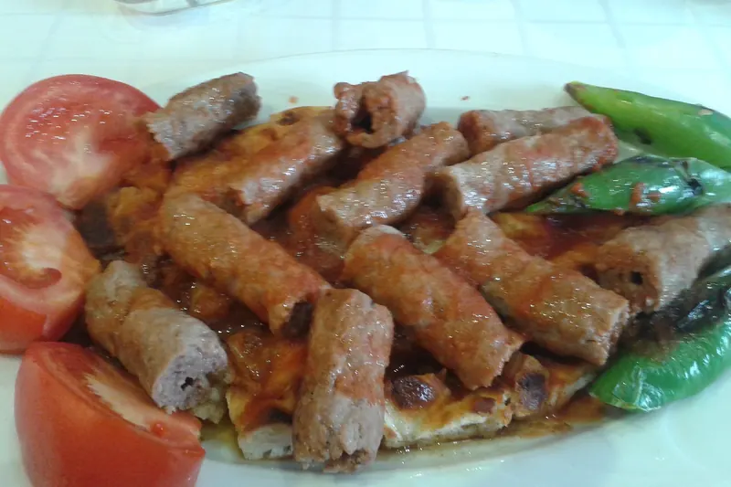 Şiş köfte, grilled minced lamb on skewers