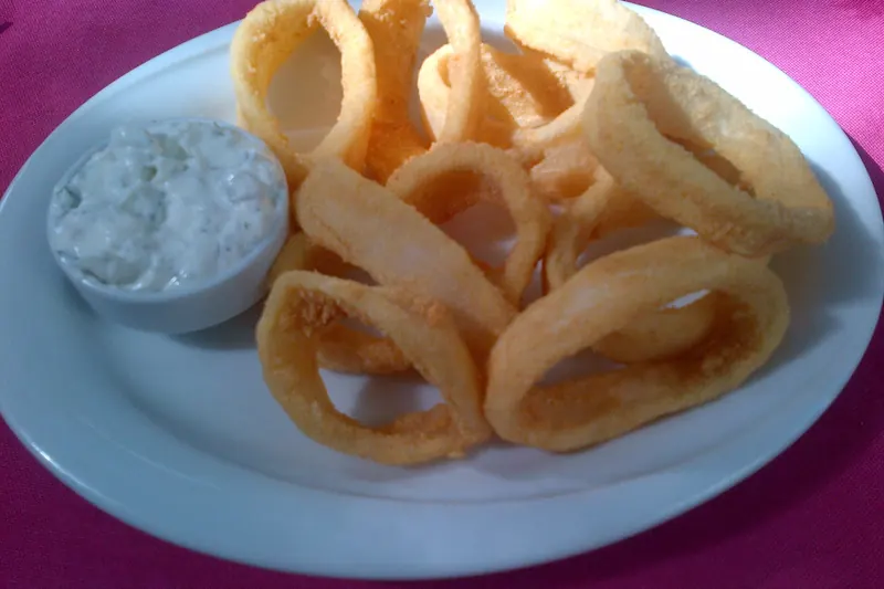 Fried squid rings served with a garlic and walnut sauce