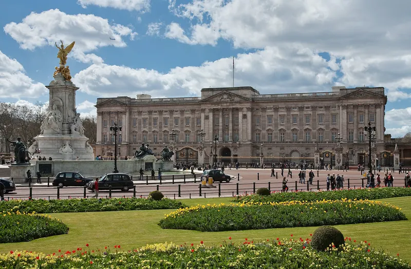 The facade of Buckingham Palace