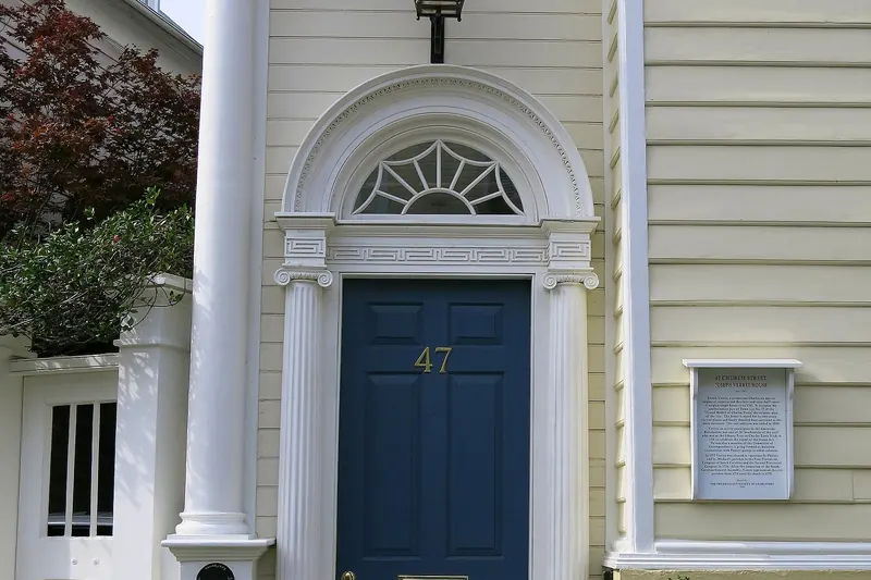A Charleston single house with its side piazza
