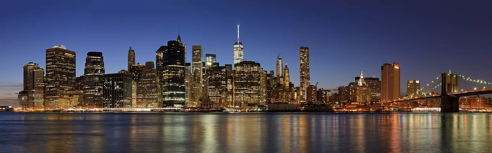 The Lower Manhattan skyline and the East River seen from Brooklyn