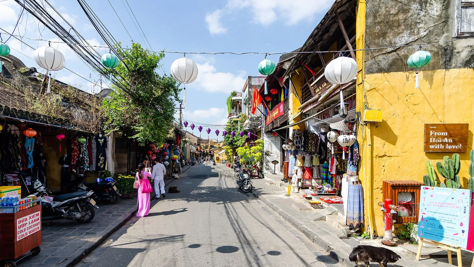 Yellow-walled houses and hanging lanterns in the ancient town of Hoi An